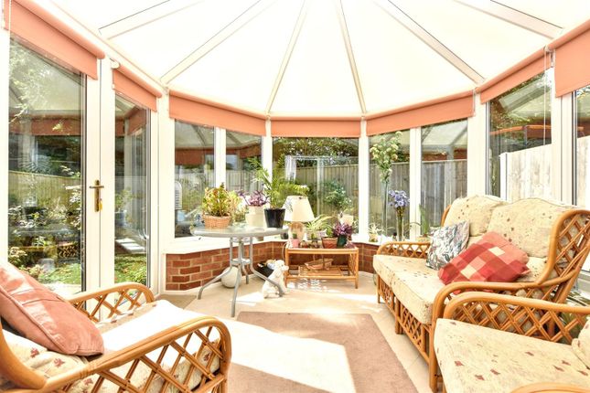 32, The Thatchings, Polegate photo 2