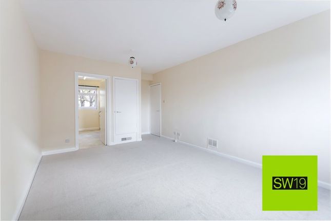 1-bed flat on Morden Road, London SW19, £250,000