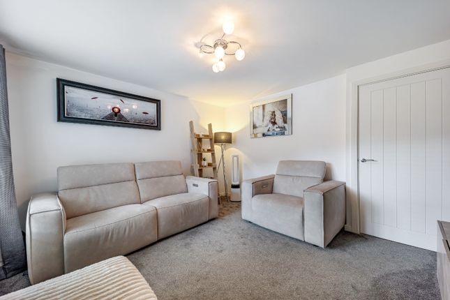 74, Tiverton Avenue, Leigh photo 4