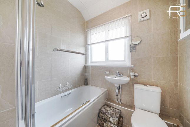 Terraced house for sale in Farnan Avenue, Walthamstow