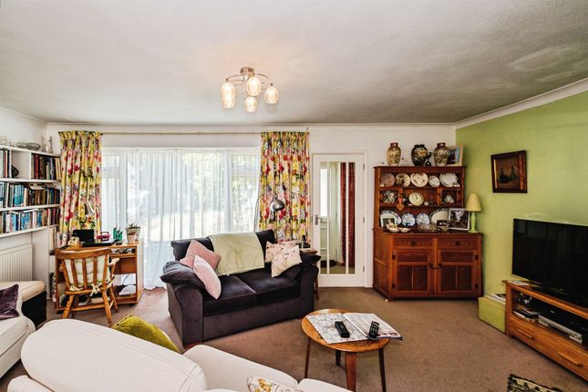 11, Ancren Close, Worthing photo 4