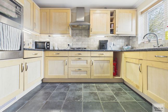 4 Parham Close, Chichester photo 3