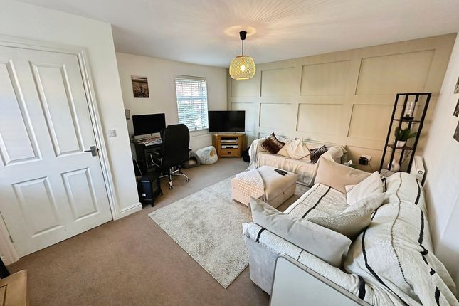 12 Witham Crescent, Bourne photo 2