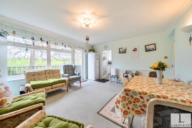 8, Dell Farm Road, Ruislip photo 3