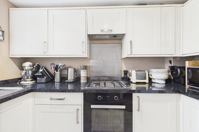 12, Pebble Close, Hayling Island photo 4