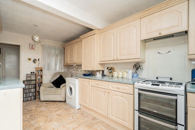 11, Jillifer Road, Luton photo 3