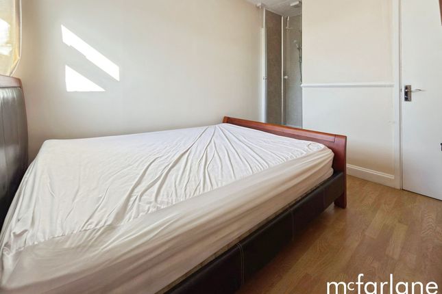 Room 2, 56 Edinburgh Street, Swindon photo 3