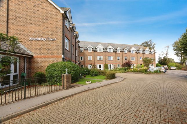 Flat for sale in London Road, Dorchester