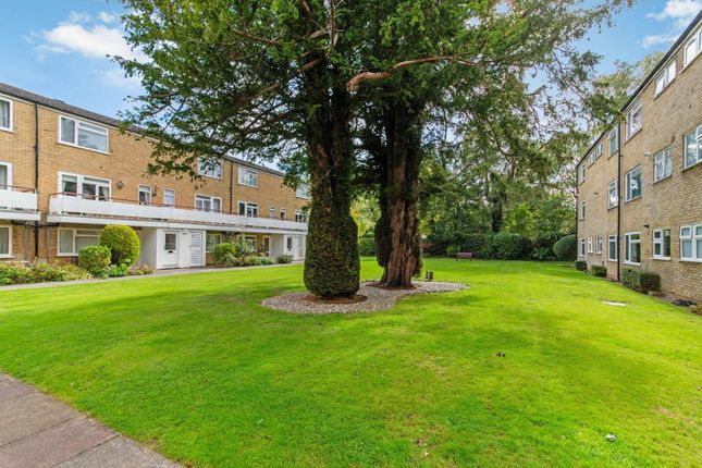 Flat 2, Well House Woodmansterne Lane, Banstead photo 2