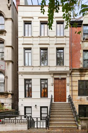 Town house for sale in 141 W 95th St, New York, Ny 10025, Usa