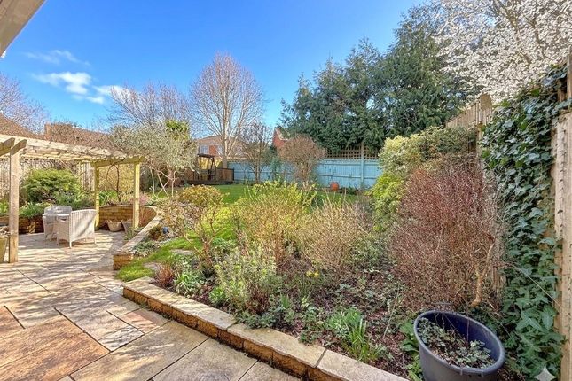 16, Leafy Lane, Fareham photo 2