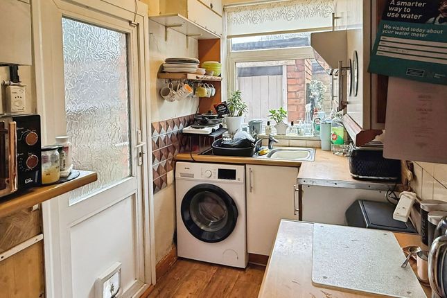 6 Kew Drive, Wigston photo 3