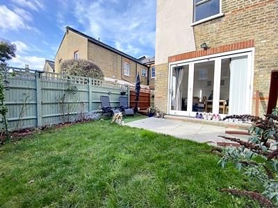 Flat to rent in Park Hall Road, Dulwich, London