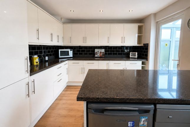3, Briars Close, Royal Wootton Bassett photo 3