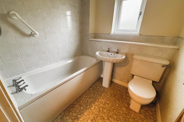11, Sycamore Court, Port Talbot photo 4