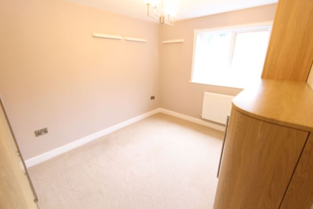 Flat to rent in Chesterfield Road, Dronfield