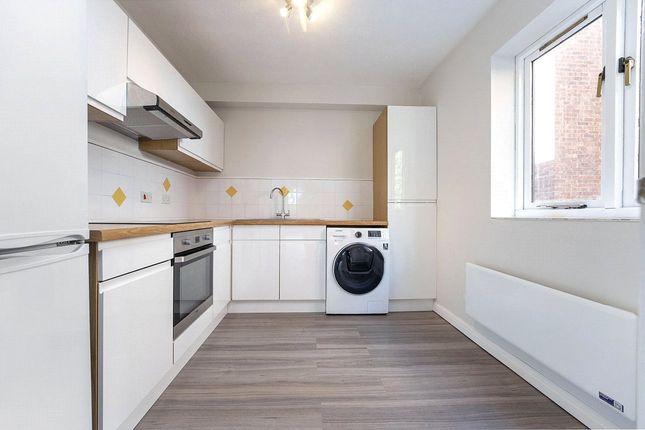 Flat 9 Balmoral Court, 16, Overton Road, Sutton photo 4