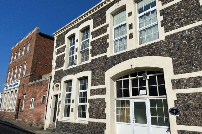 Studio flat on Flat 3, 2 Dolphin Passage, Dover, £675/mo