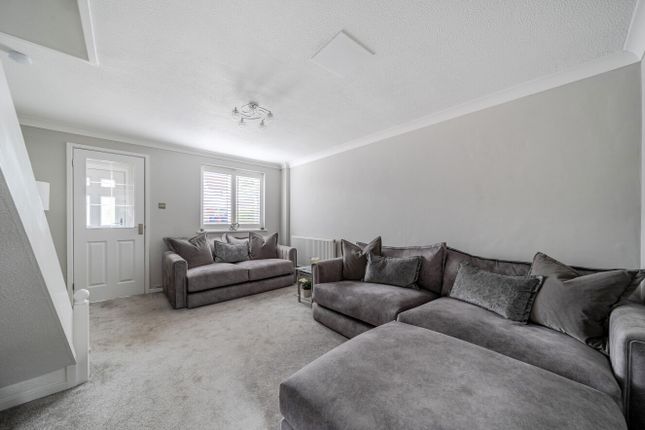 22, Gaskell Close, Alton photo 4