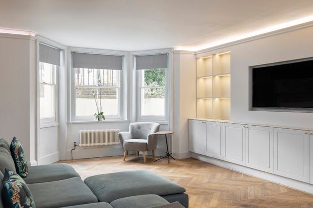 Thumbnail Flat for sale in Strathmore Gardens, Kensington, London