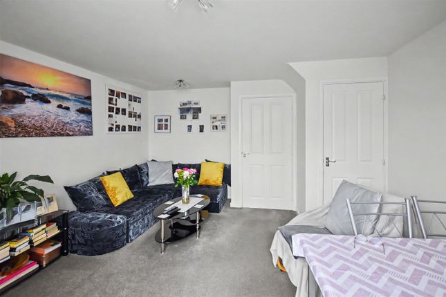 8, Olympic Square, Corby photo 2