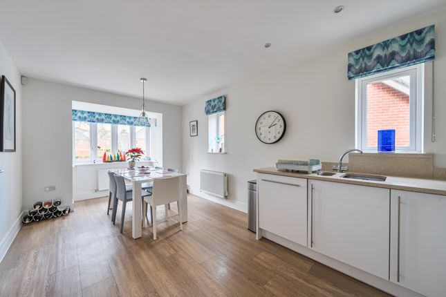 18, Glanville Way, Epsom photo 4