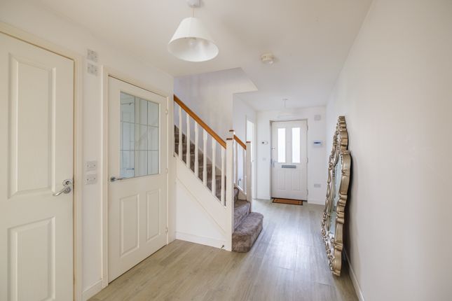 8 Raeside Grove, Newton Mearns, Glasgow photo 2