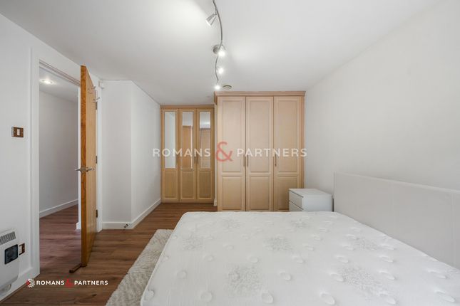 Flat to rent in Pierhead Lock, Canary Wharf