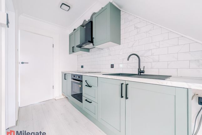 Flat 2 204, Portland Road, Greater London photo 2
