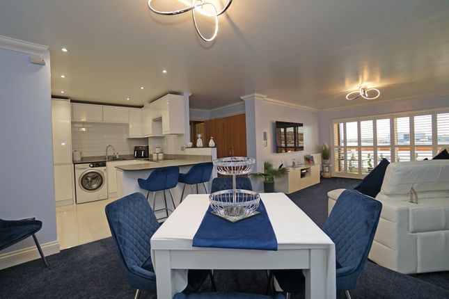 Flat for sale in Lock Approach, Port Solent, Portsmouth