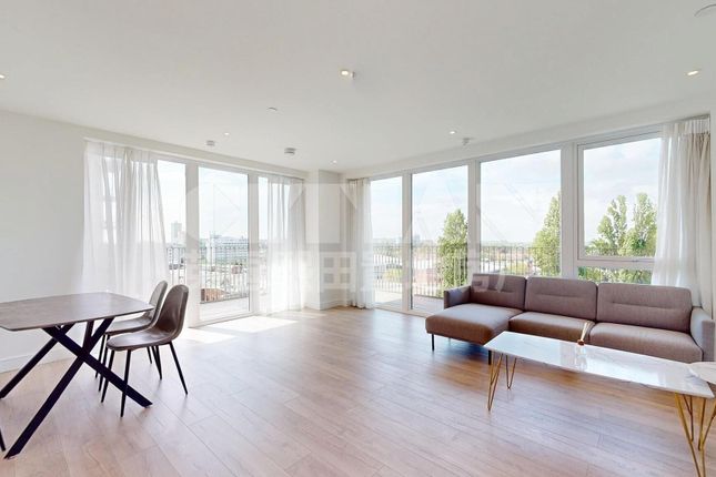 3-bed flat on Flat 32, Affinity House, Wembley, £2,800/mo