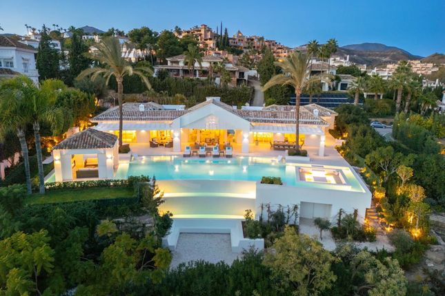 Villa for sale in Nueva Andalucia, 29660, Spain