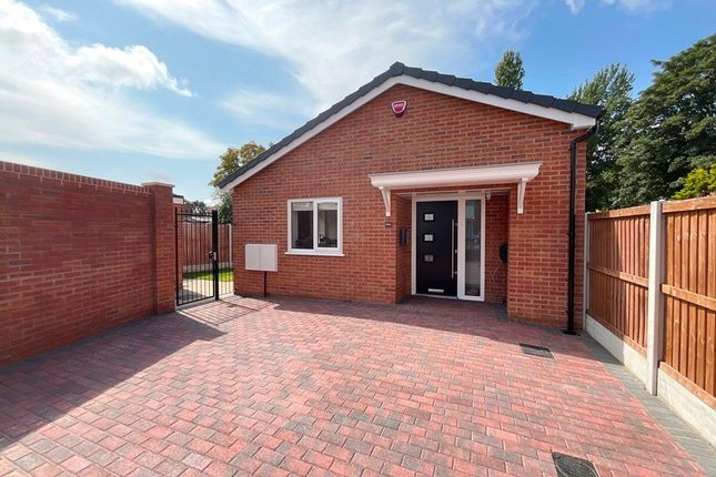 Thumbnail Bungalow for sale in Everton Road, Birkdale, Southport
