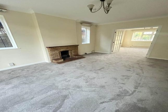 96, Woodland Drive, Watford photo 3