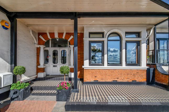 Flat for sale in The Leas, Westcliff On Sea, Essex