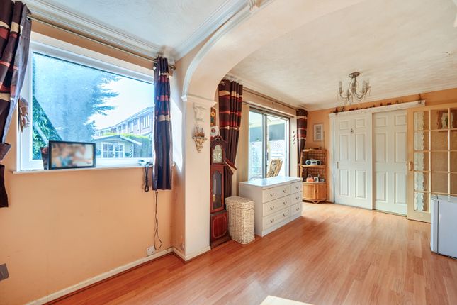 204, Parkfield Drive, Birmingham photo 2