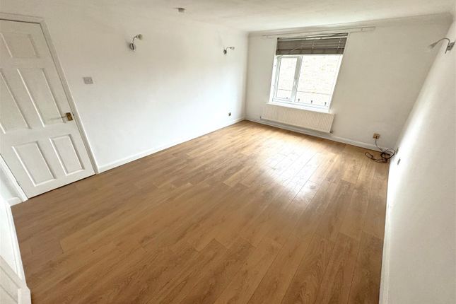 13, Wansford Place, Corby photo 4