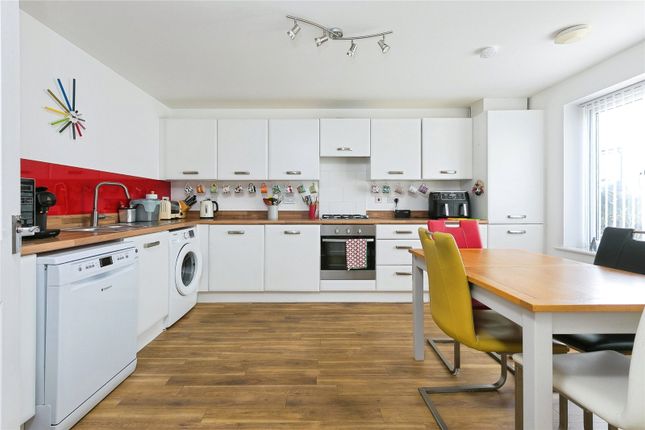 25, Penwethers Crescent, Cornwall photo 2