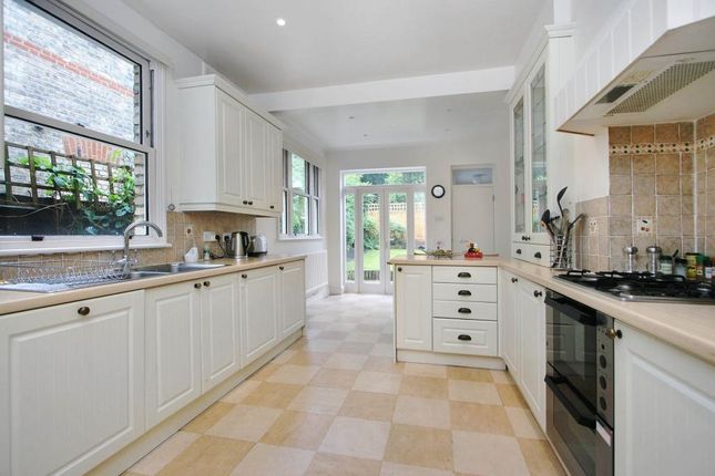 Thumbnail Flat to rent in Bryanstone Road, London