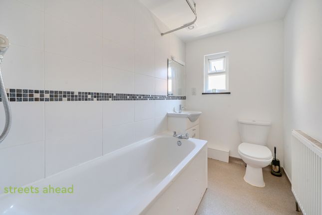 Flat 3, 5, Clifton Road, London photo 4