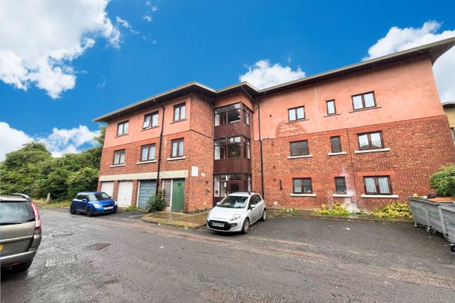 Thumbnail Flat for sale in Greenbushes, Vincent Road, Luton