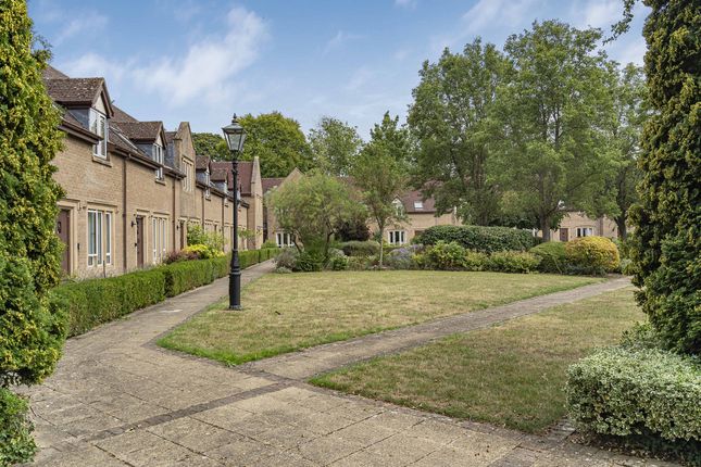 1 The Quadrangle, Kings End, Bicester photo 3