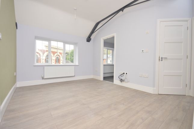 Thumbnail Flat to rent in Market Place, Kettering