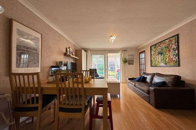73, Thrales Close, Luton photo 3