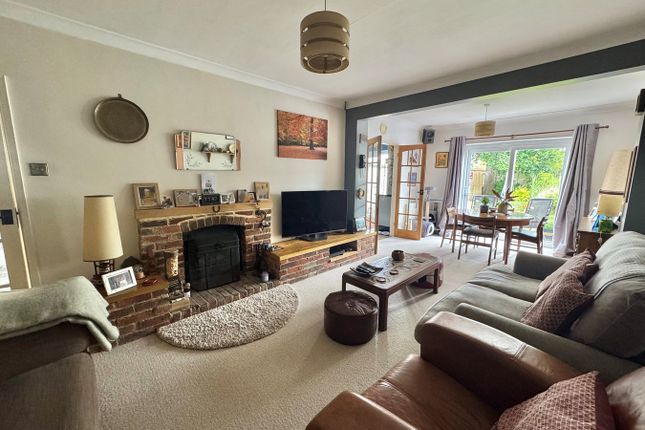 14, Gumbrells Close, Guildford photo 4