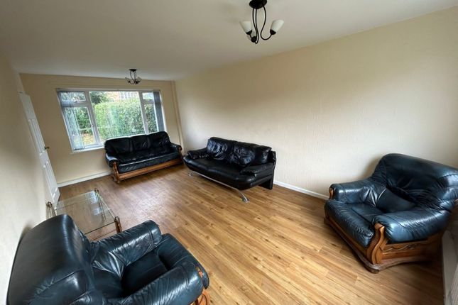 Foxcroft Mount, Leeds photo 5