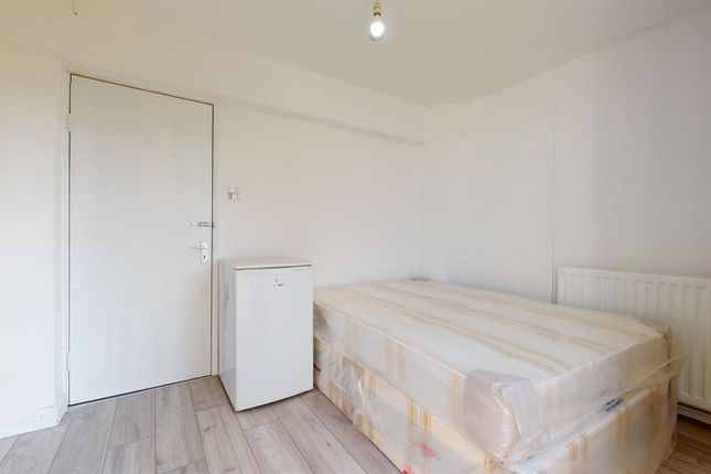 Thumbnail Property to rent in Mead Plat, London