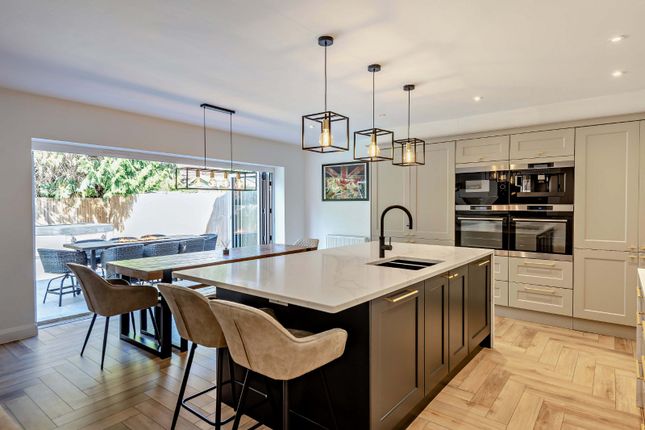 47, Poplar Avenue, Surrey photo 4