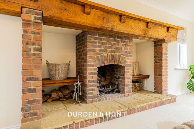 13 The Paddocks, Romford photo 3