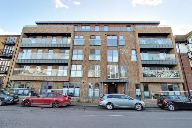 Thumbnail Flat for sale in The Corona, Leigh Road, Leigh-On-Sea